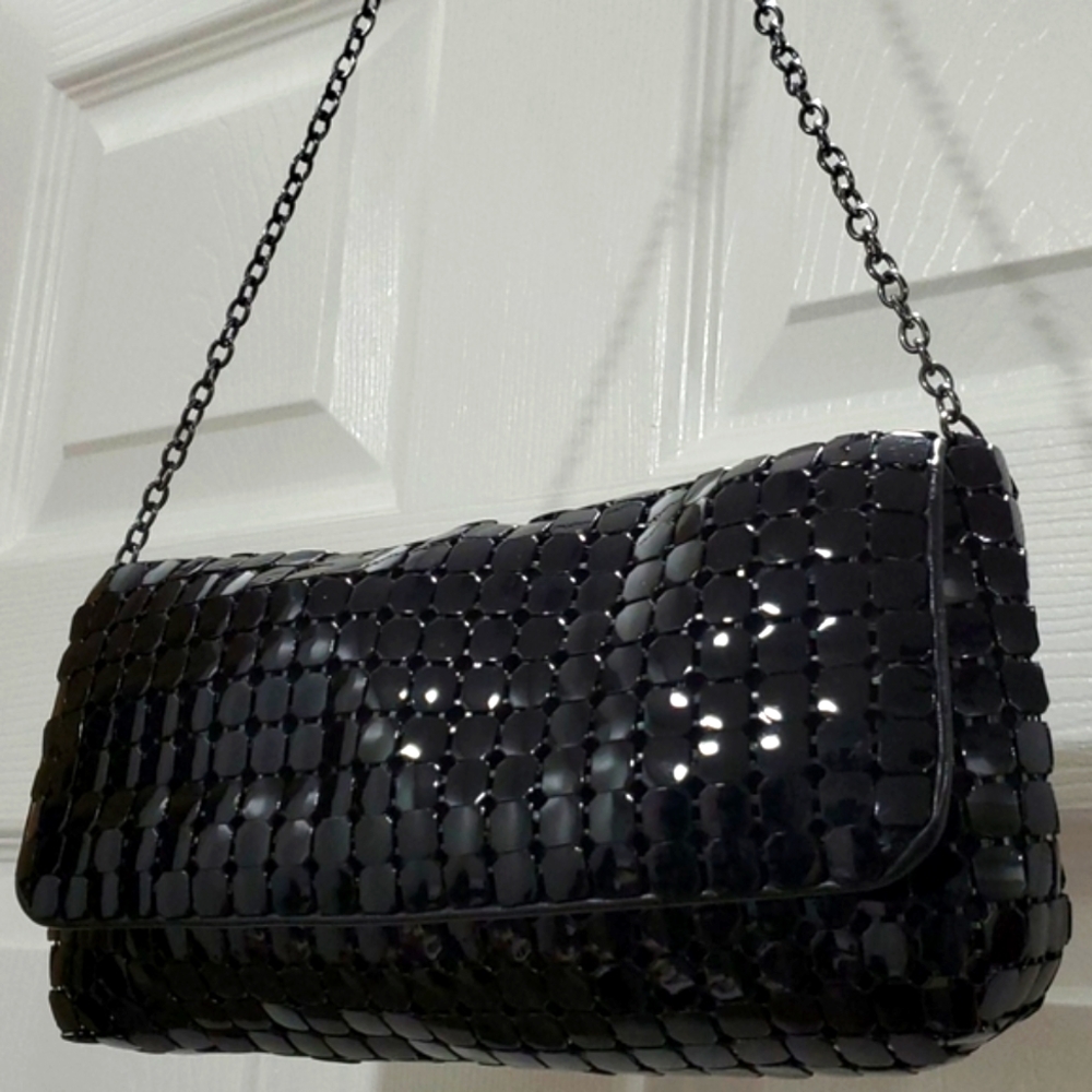 VTG CHIC BLACK CLUTCH WITH CHAIN